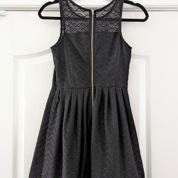 Gorgeous little black dress, Dynamite, size Small - Picture 4 of 6
